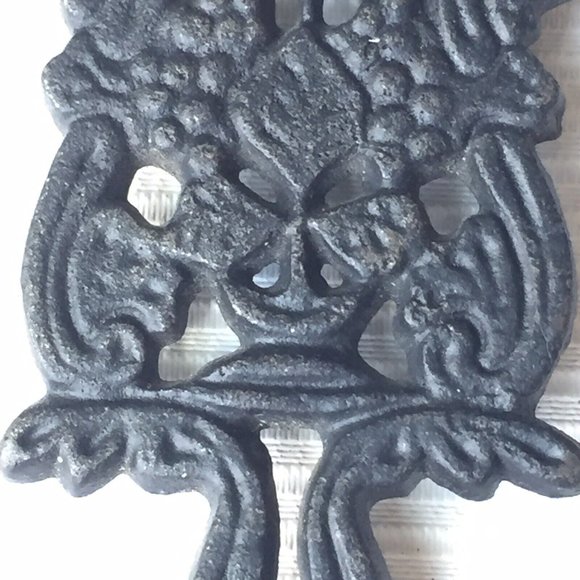 Small Cast Iron Metal Trivet Wall Hanging Decor Spoon Rest Floral Flower Vintage - Picture 4 of 12